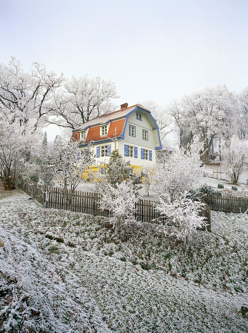 Museum former House of Gabriele Muenter painterss and partner of Wassily Kandinsky painter and founder of the artist group Der blaue Reiter, Frost covered landscape with country house, Murnau, Upper Bavaria, Germany
