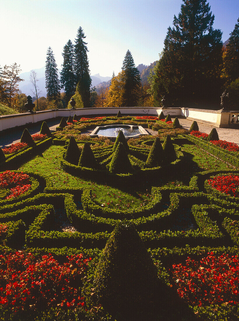 Detail der Gartenanlage von Schloss Linderhof, Oberbayern, Deutschland