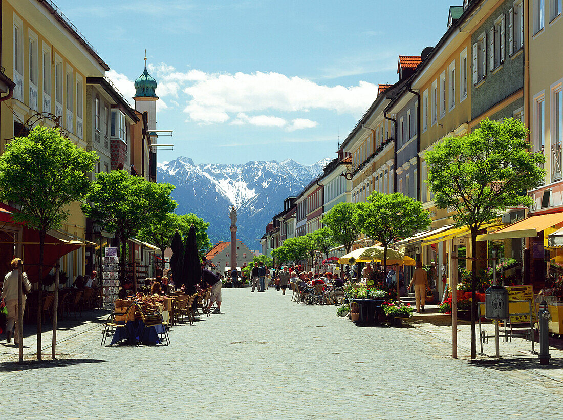 Fußgängerzone von Murnau, Oberbayern, Deutschland