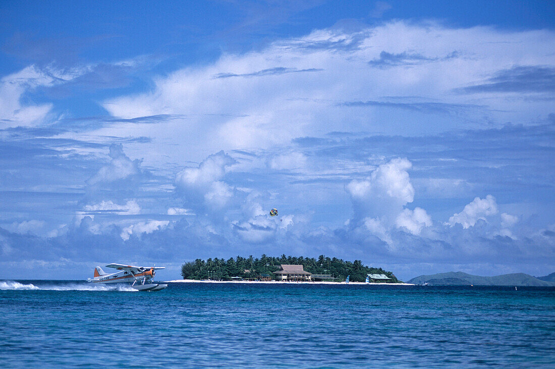 Wasserflugzeug und Beachcomber Island Resort,Beachcomber Insel, Mamanuca Inseln, Fiji