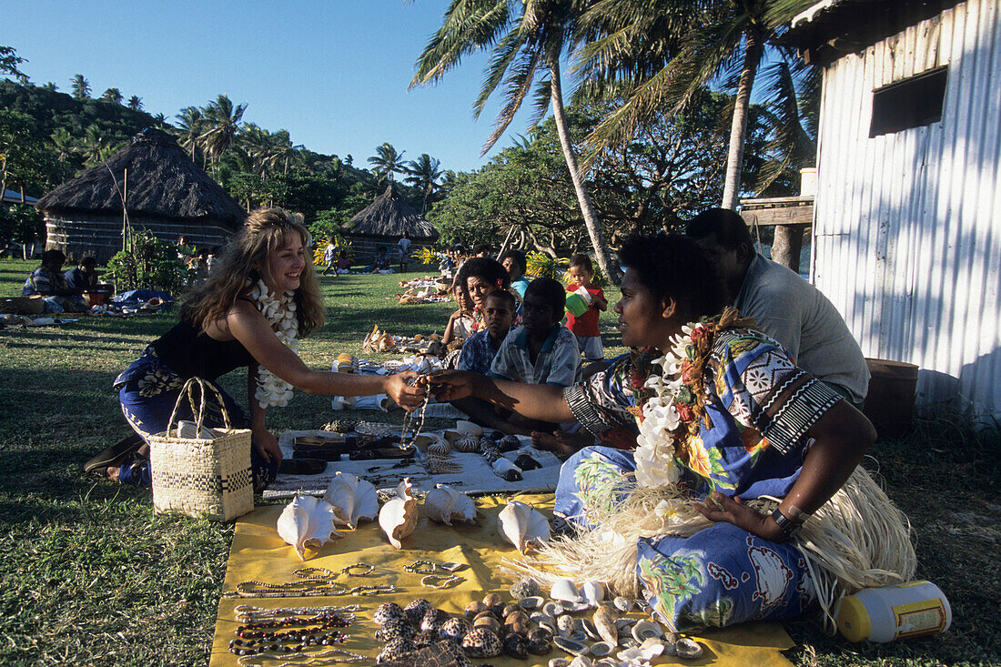 Navotua Dorf Bastelarbeit,Blue Lagoon Cruise, Nacula Insel, Yasawa Inseln, Fiji