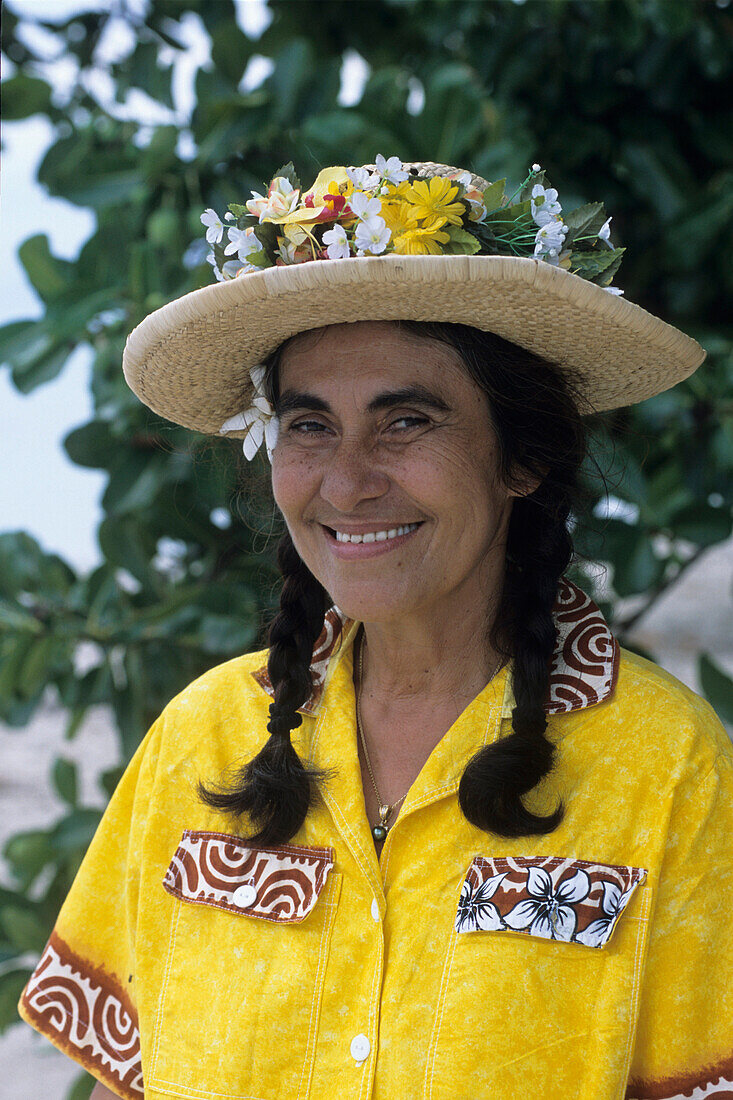 Frau in gelb,Taha'a, Französisch Polynesien