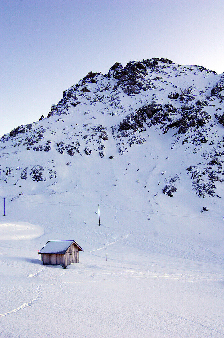 schneebedeckte landschaft, passo pordoi, dolomiten, italien