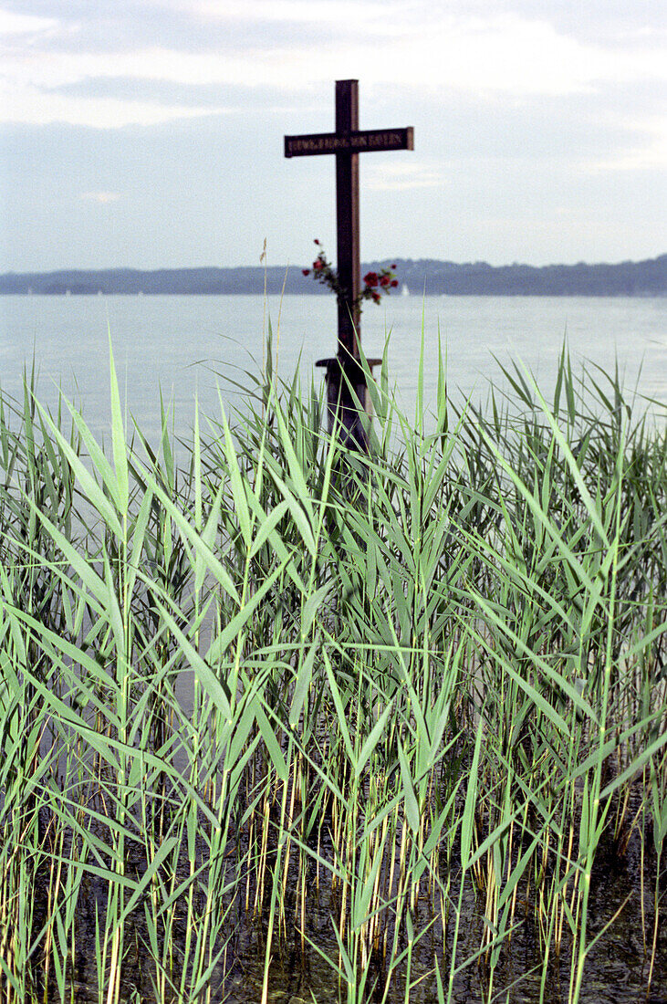 Memory cross, König Ludwig, Berg, Starnberger See, Bavaria, Germany
