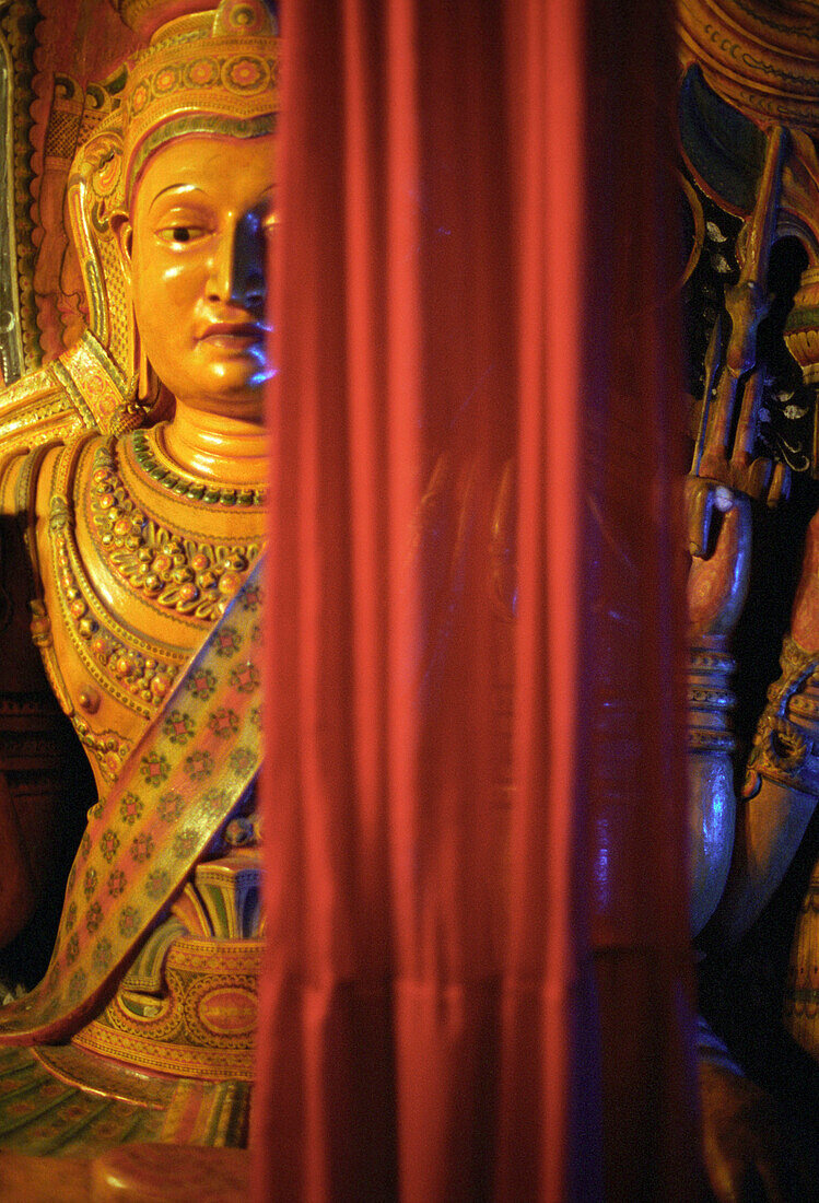 Buddha-Statue, Kandy, Sri Lanka