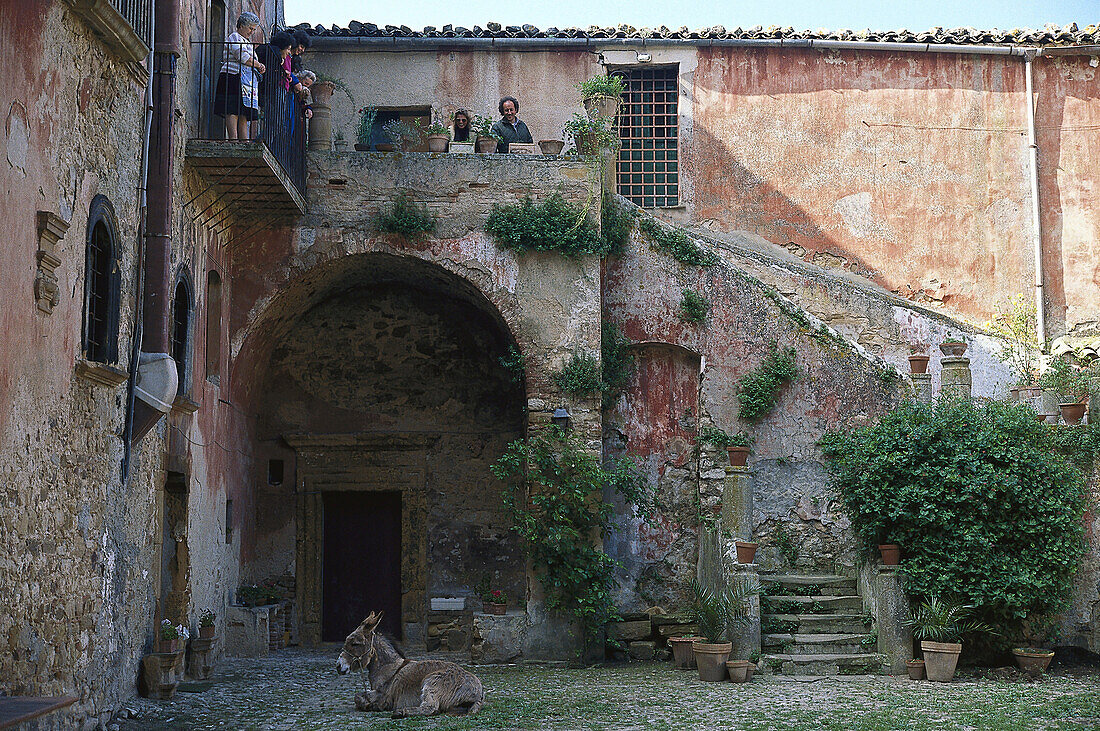 Hinterhofidylle,Gangi Vecchio, Sizilien, Italien