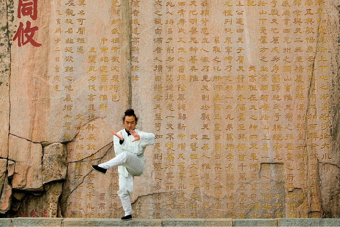 Chinese man exercising, Tai Shan, China, Asia