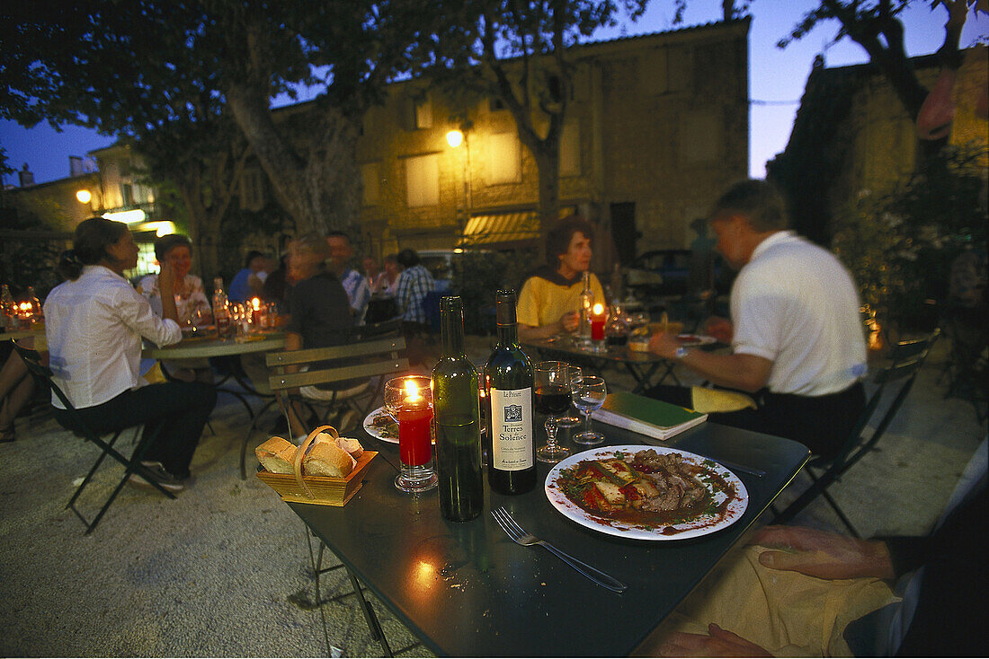 Gartenrestaurant - St. Didier,Provence, Frankreich
