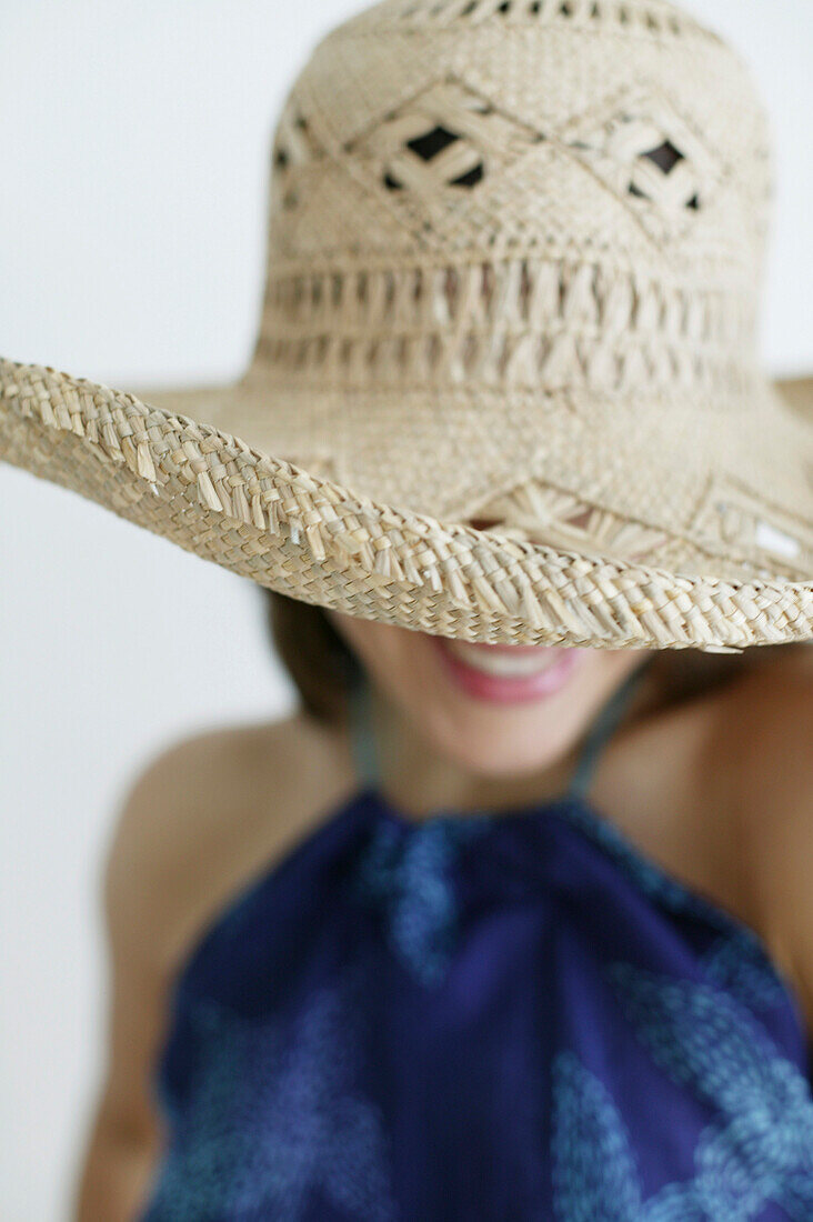 Junge Frau mit Hut, Wien, Österreich