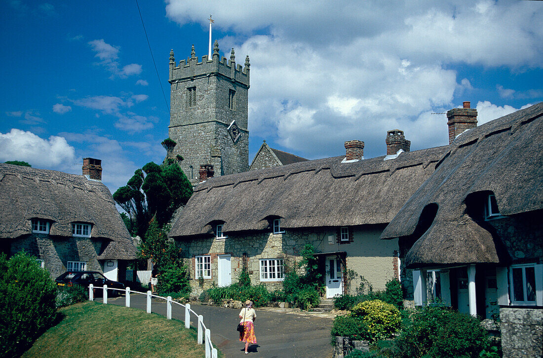 Kirche und Cottages, in Godshill, ein geschütztes Dorf, Isle of Wight, England
