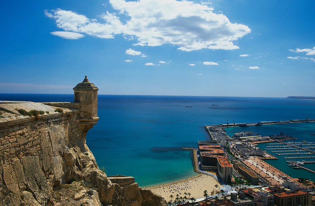 Blick vom Castillo de Santa Barbara,Hafen,Alicante,Spanien
