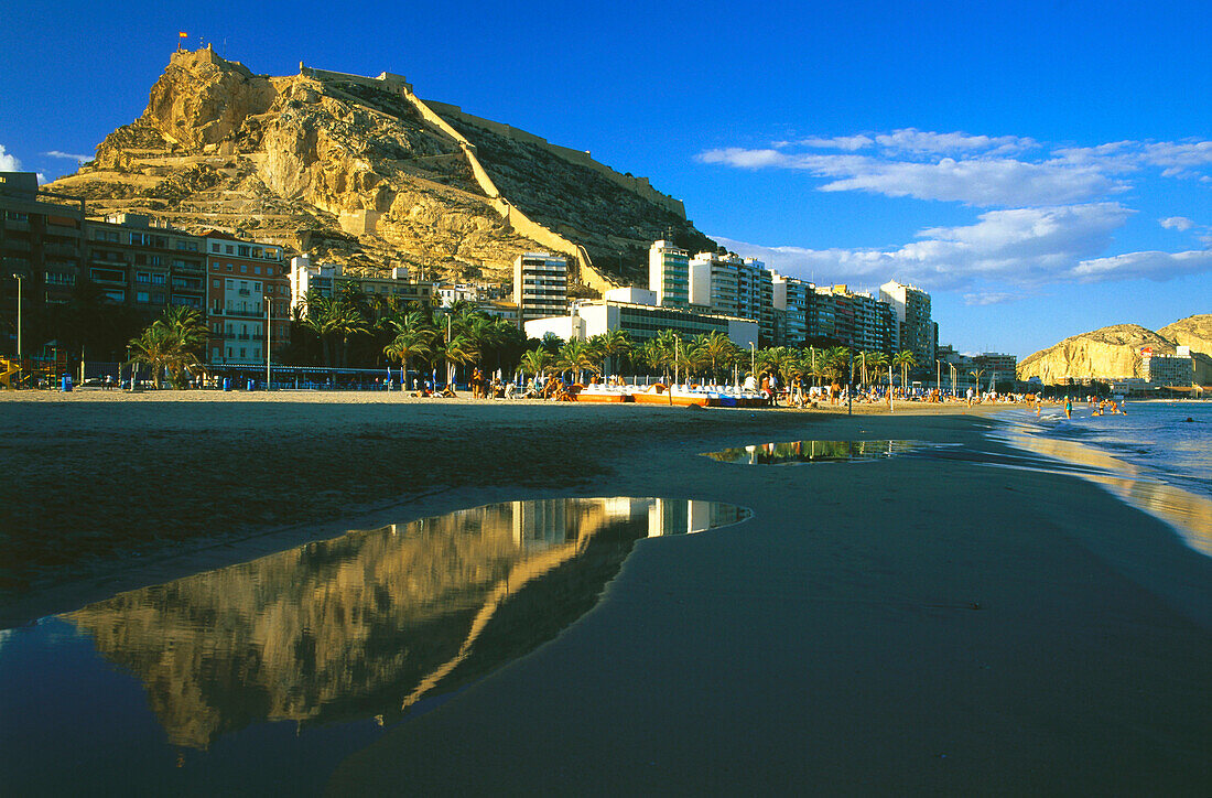 Playa del Postiguet,Castillo de Santa Barbara,Alicante,Spanien