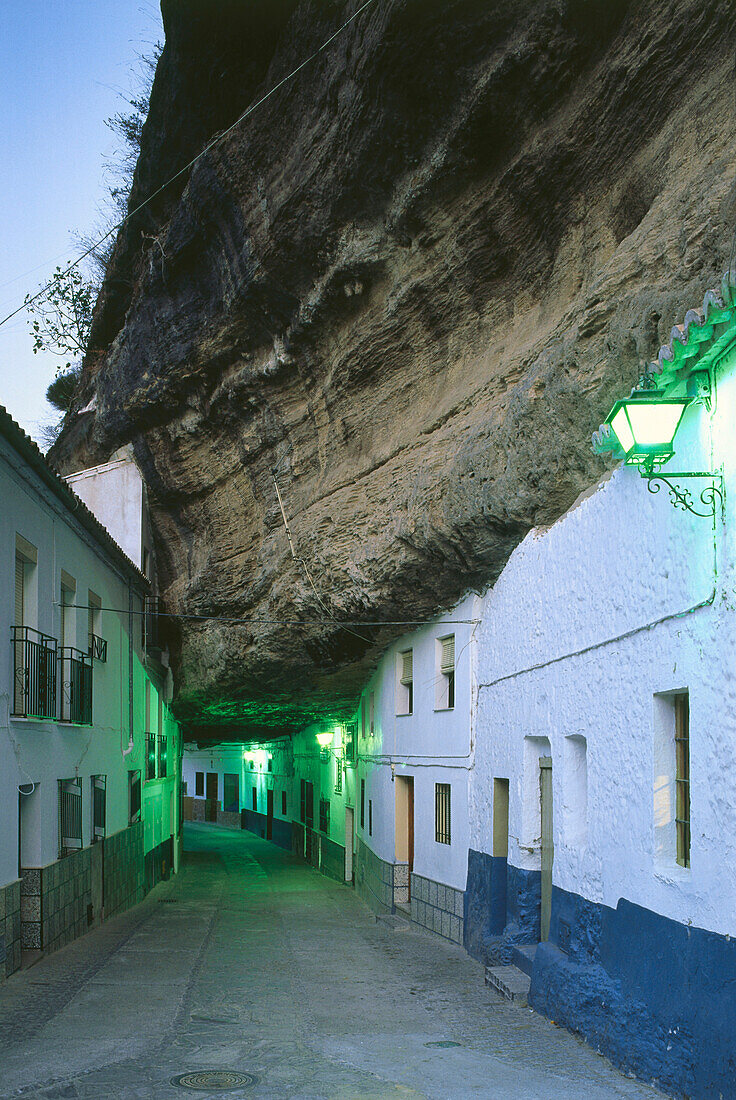 Setenil,Häuser unter Felsendach,Weißes Dorf,Provinz Cadiz,Andalusien,Spanien