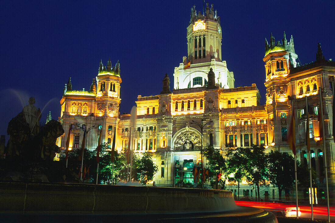 Plaza de la Cibeles mit Palacio de Comunicaciones, Madrid, Spanien