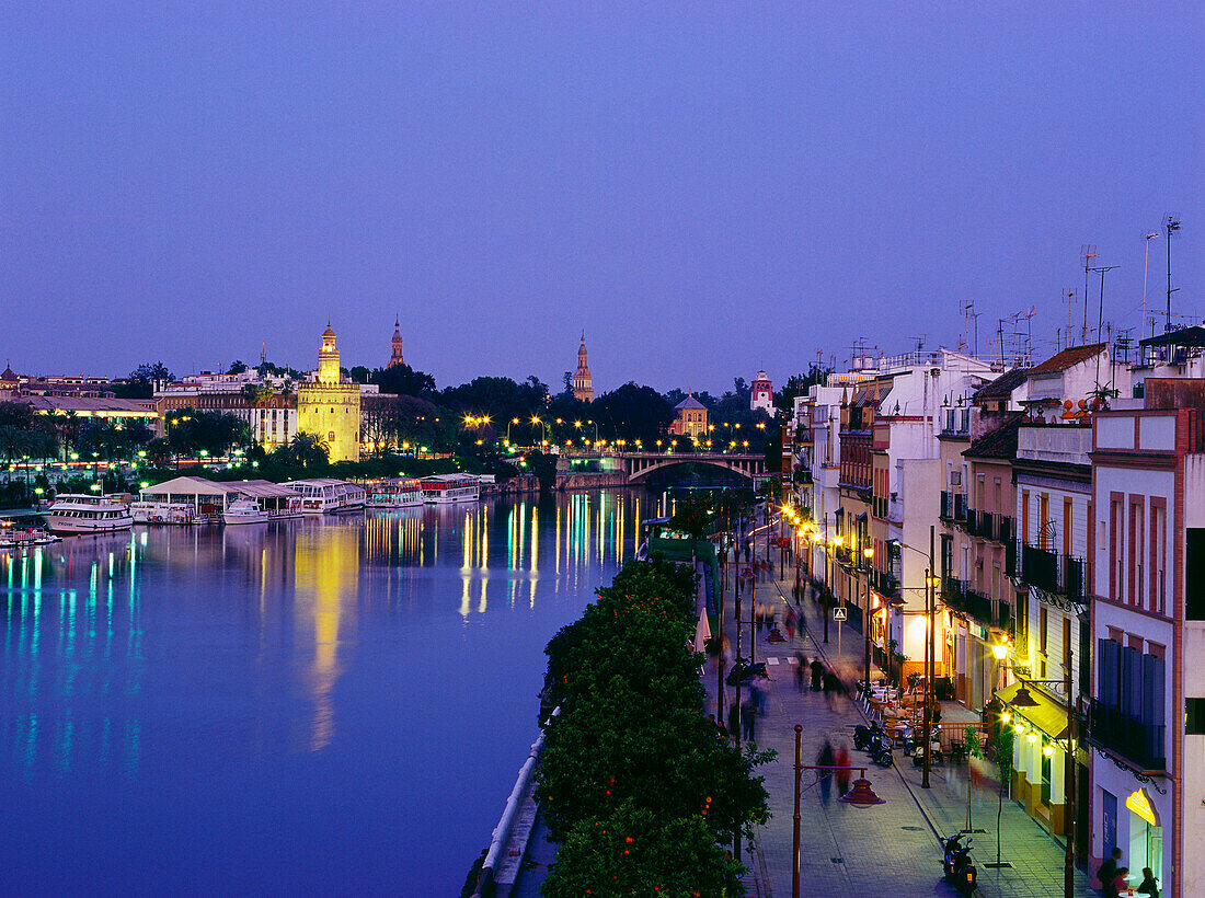 Torre del Oro,Stadtteil Triana,Rio Guadalquivir,Sevilla,Andalusien,Spanien