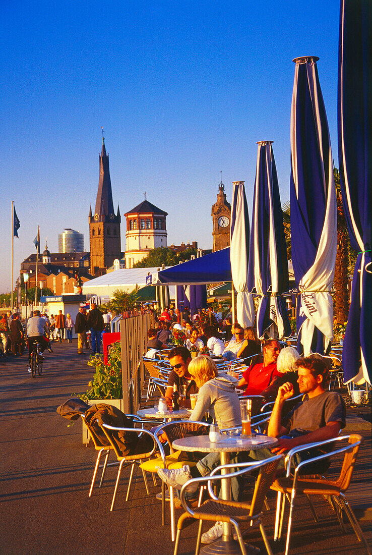 Sidewalk cafe on the Rhine promenade, Düsseldorf, Northrhine-Westfalia, Germany