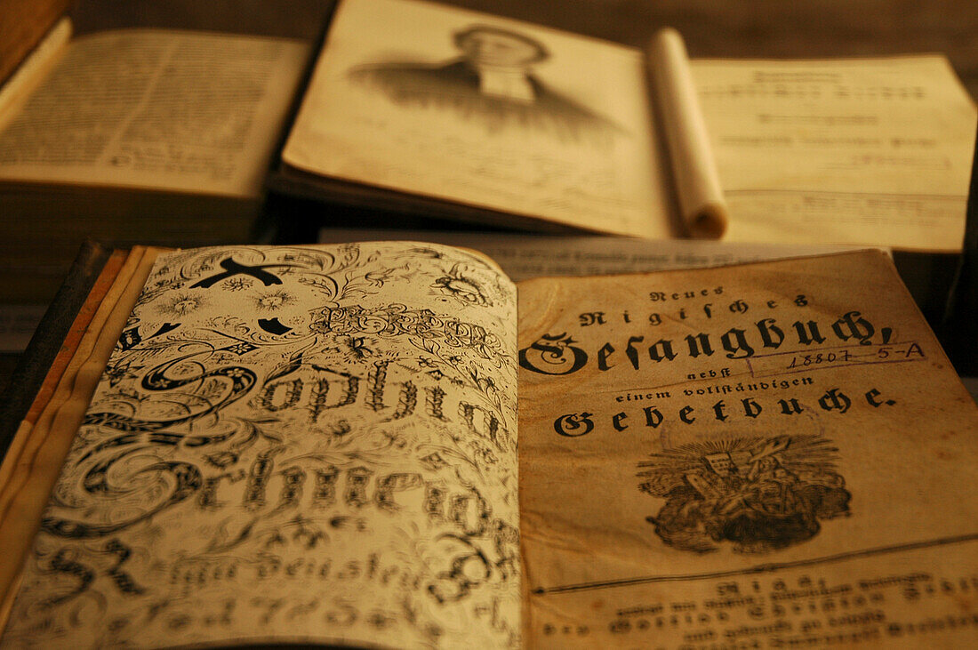 altes deutsches Gesangsbuch in der Johanniskirche, Tartu (Dorpat), Estland