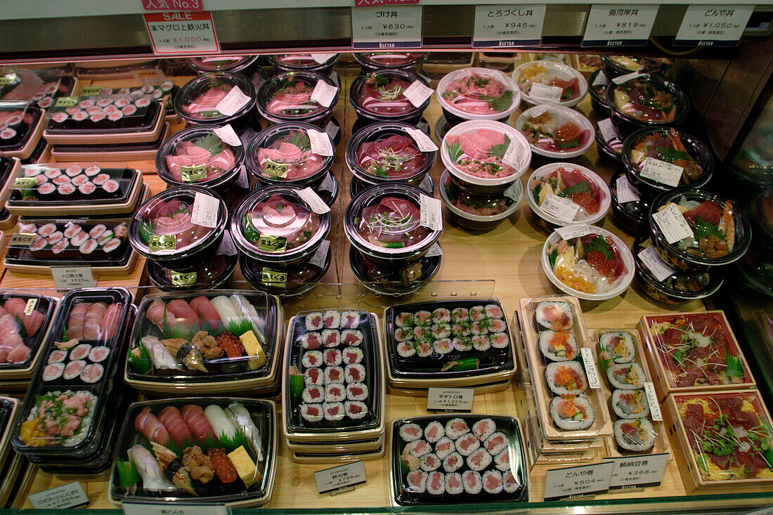Isetan department Store, Kaufhaus, Lebensmittelabteilung im Untergeschoss, Sushi, Fisch, East Shinjuku, Tokio, Tokyo, Japan