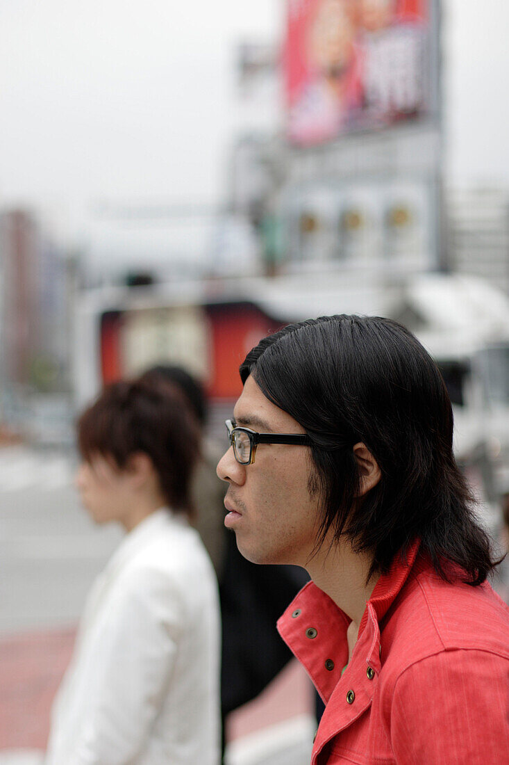 Jugendliche vor dem brühmten Modekaufhaus Laforet, Meji-dori, Harajuku, Tokio, Tokyo, Japan