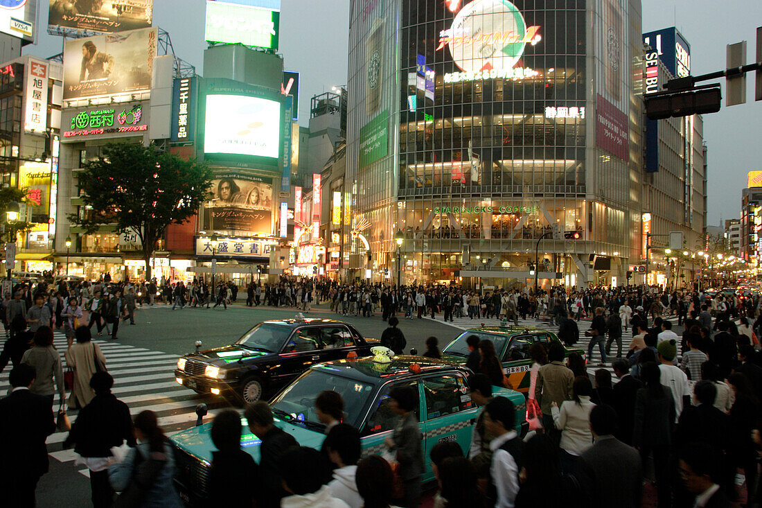 Business people, Rush-hour, taxi, large intersection in front of the Shibuya Station, Hachiko Exit,  subway, Metro, station, JR Yamanote Line,Tokio, Tokyo, Japan