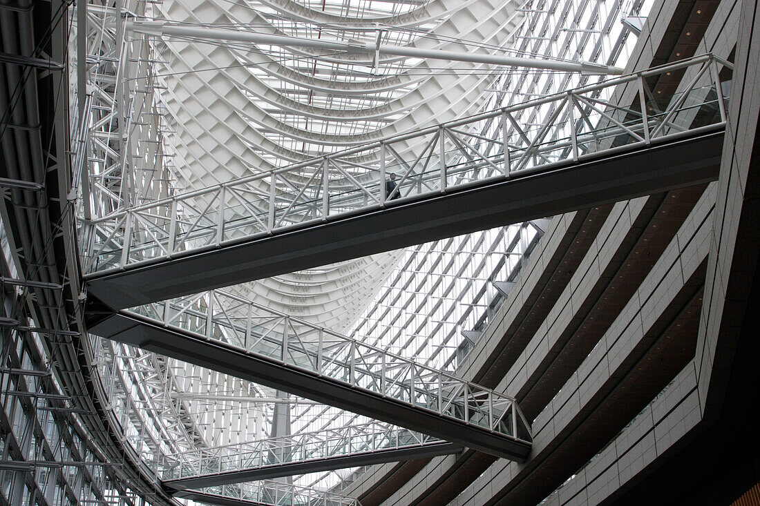 Interior view of the entrance hall of the Tokyo International Forum, Yurakucho, Ginza, Tokyo, Japan