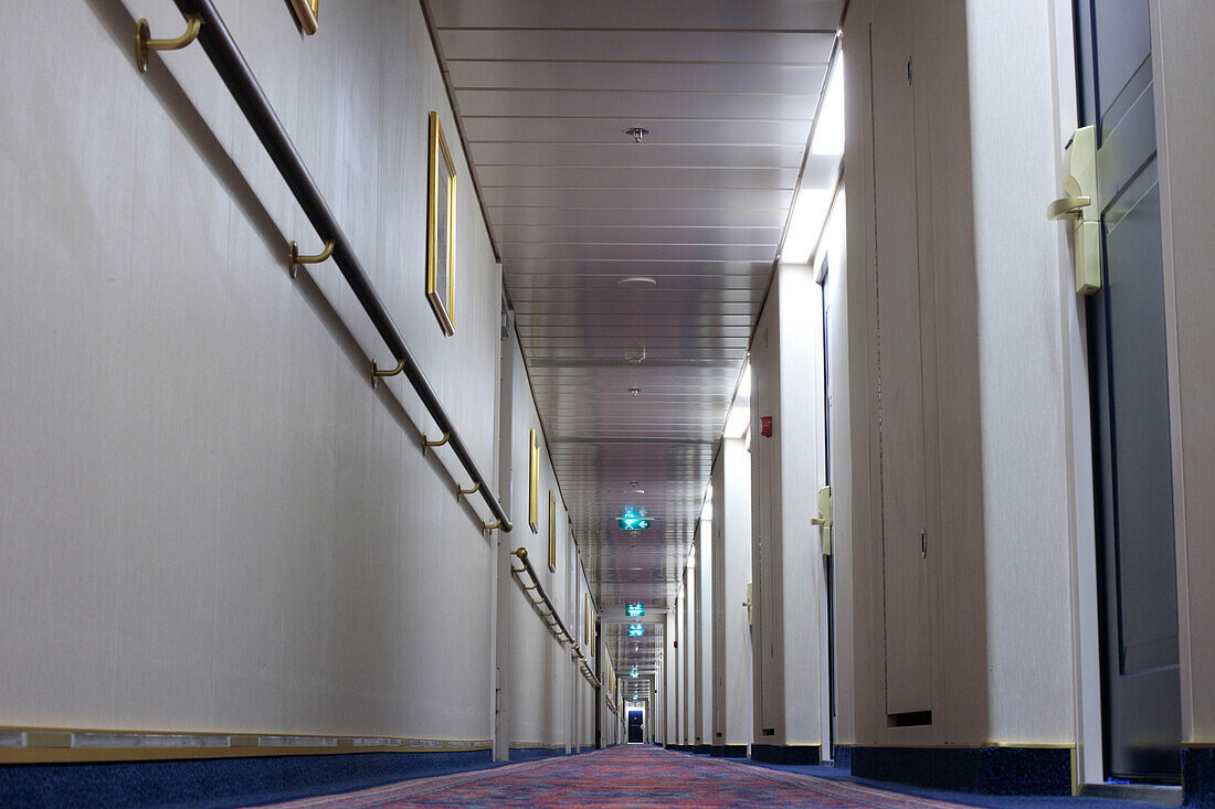 alleyway, aile, cruise ship MS Delphin Renaissance, Cruise Bremerhaven - South England, England