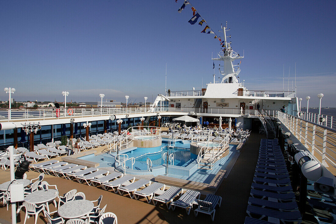 sun deck, jogging path, cruise ship MS Delphin Renaissance, Cruise Bremerhaven to South England, Atlantic