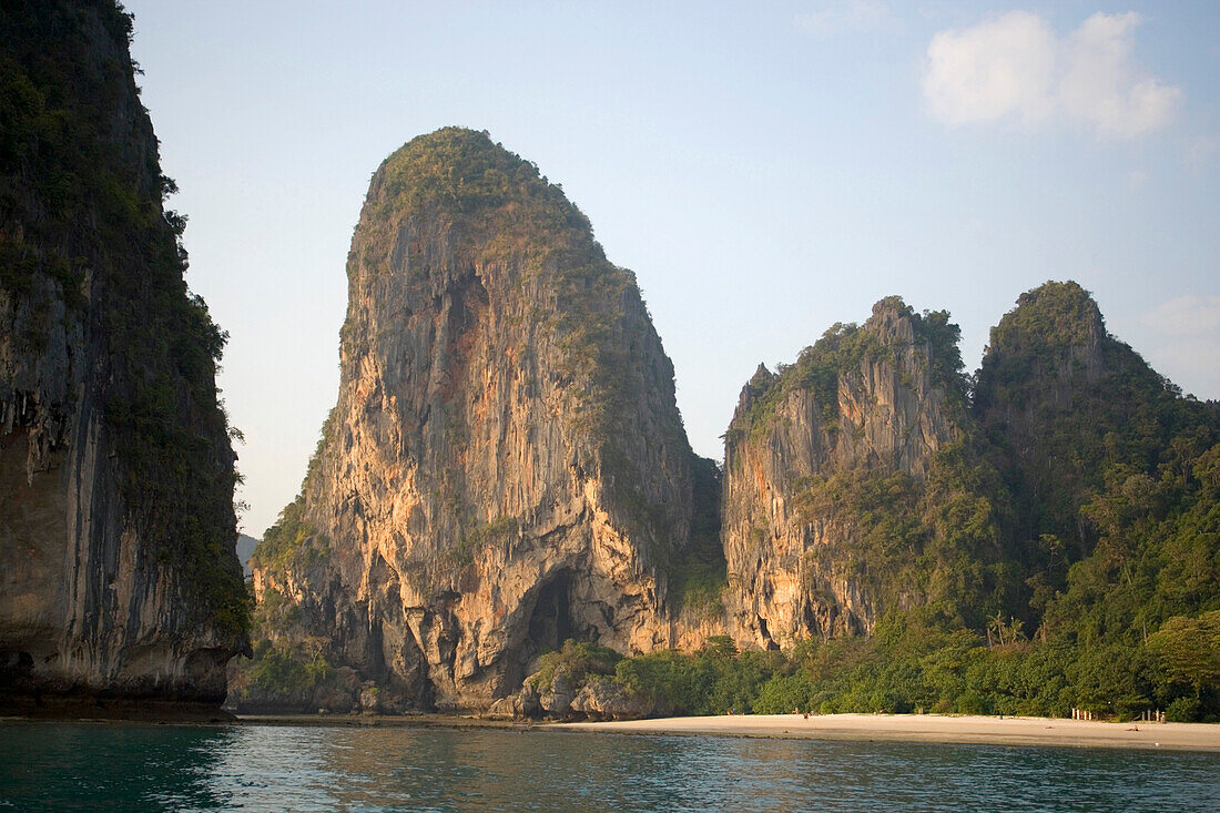 Chalk cliffs of Phra Nang Beach, Laem Phra Nang, Railay, Krabi, Thailand