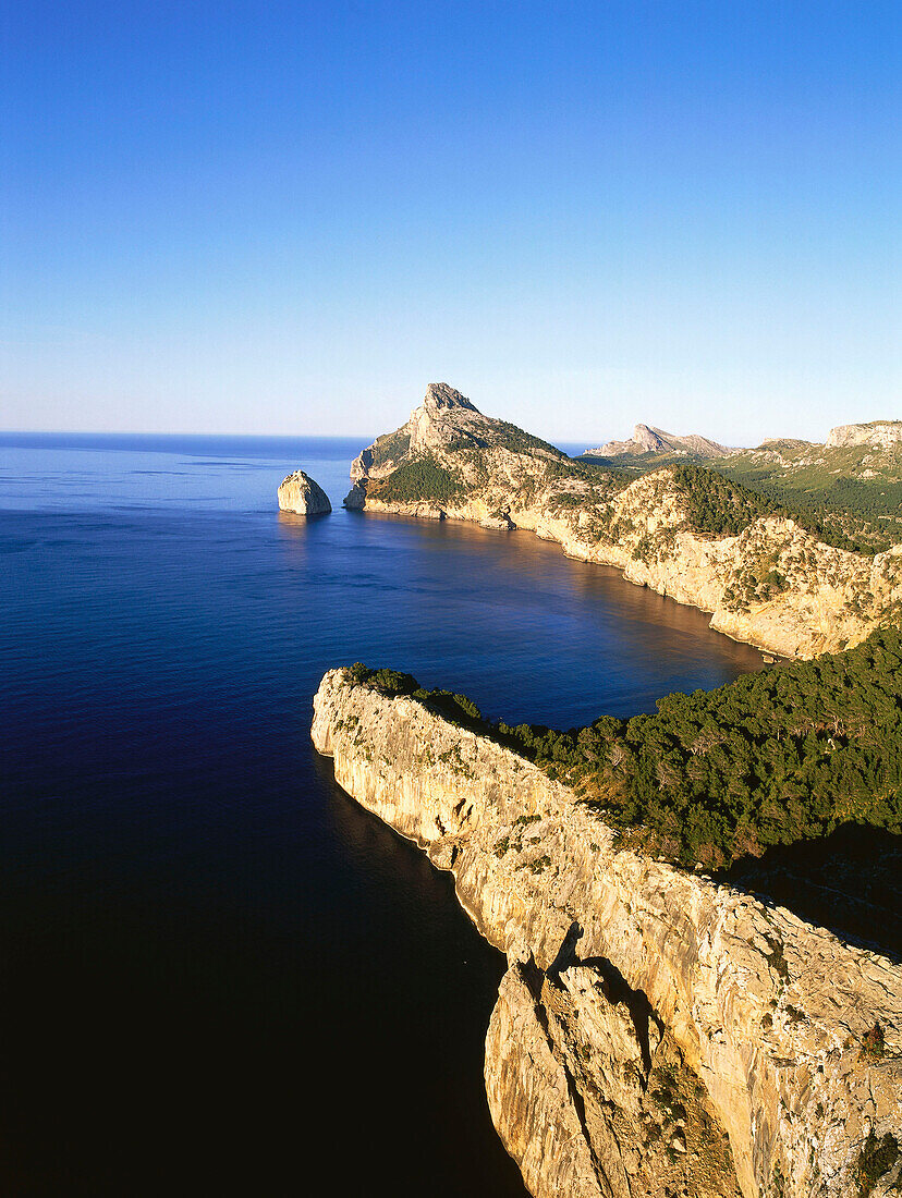 Cap de Formentor mit Isla Colomer, vom Mirador d'es Colomer, Mallorca, Spanien