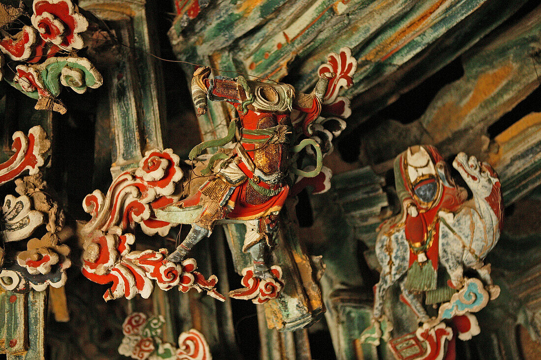 Beschädigte Figuren im Tempel des hängenden Klosters, Hengshan Nord, Provinz Shanxi, China, Asien