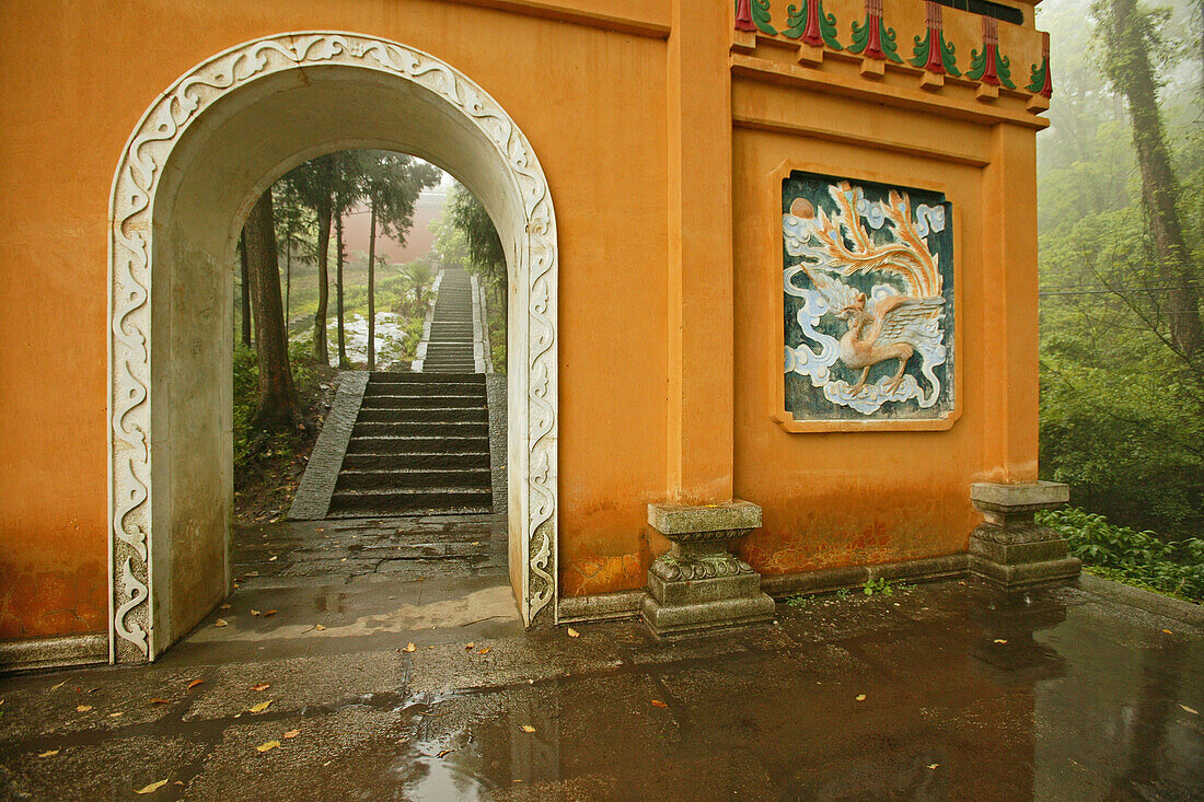 Entrance gate of the nunnery Huangting, Heng Shan South, Hunan province, China, Asia