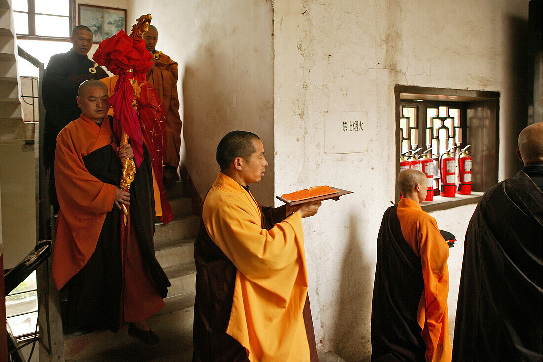 abbot with monks, Nantai temple, Heng Shan south, Hunan province, Hengshan, Mount Heng, China