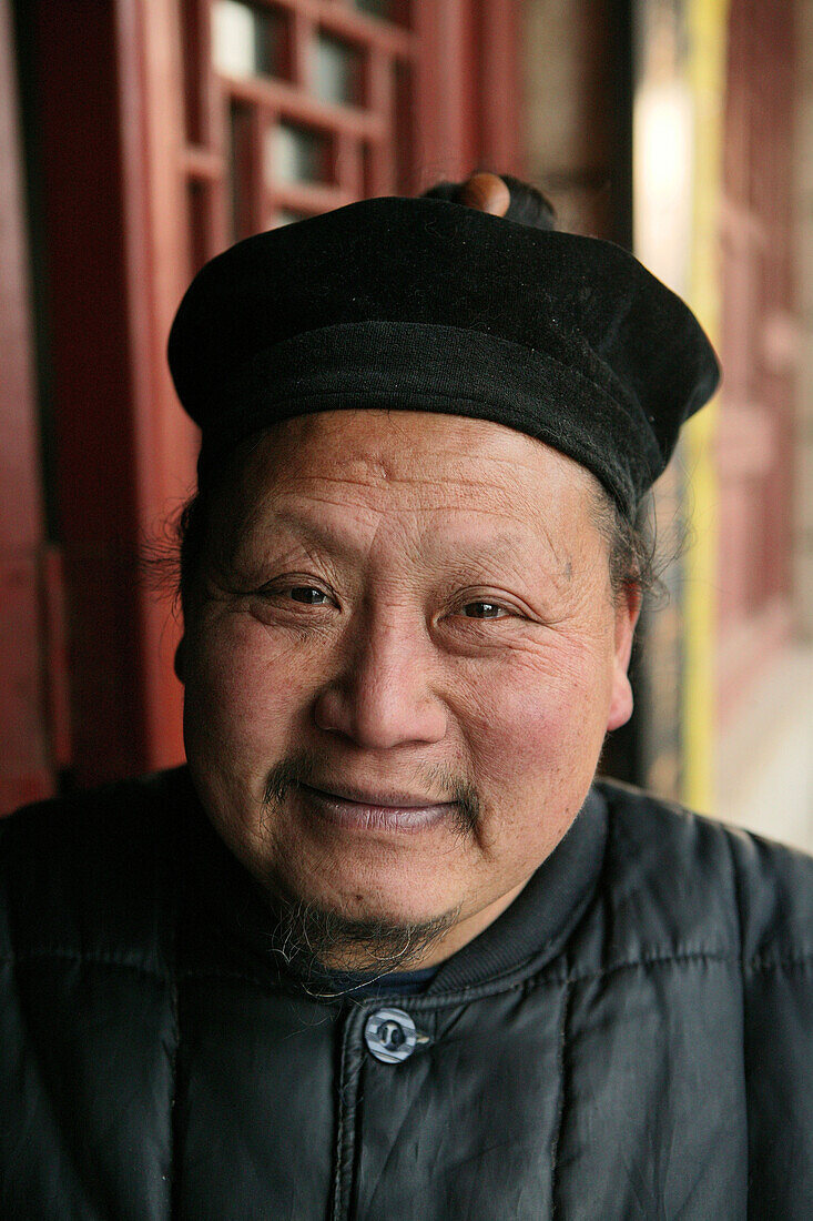 Portrait eines Mönchs, Kloster am Golden Lock Pass, Hua Shan, Provinz Shaanxi, China, Asien