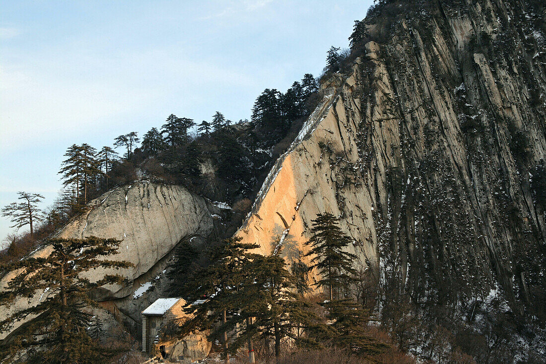 View at rock face and the path to Golden Lock Pass, Hua Shan, Shaanxi province, China, Asia