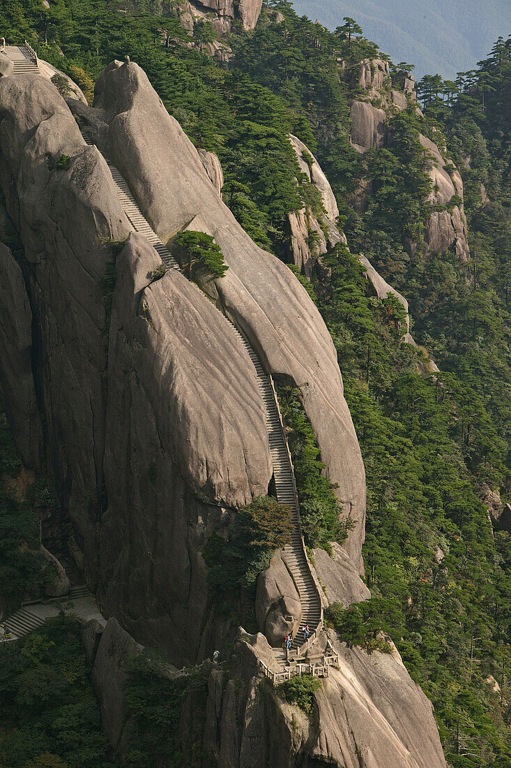 Treppe, Huang Shan,Steile Steintreppe, Aufstieg zum Jade Screen Peak, Huang Shan, Anhui province, UNESCO, Weltkulturerbe, China, Asien