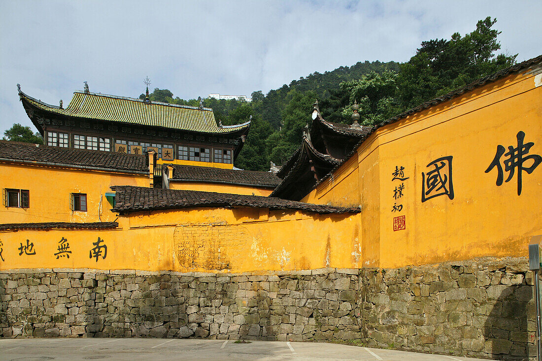 Qiyuan Kloster,Gelbe Mauern, Qiyuan Kloster, Jiuhuashan Village, Provinz Anhui, China, Asien