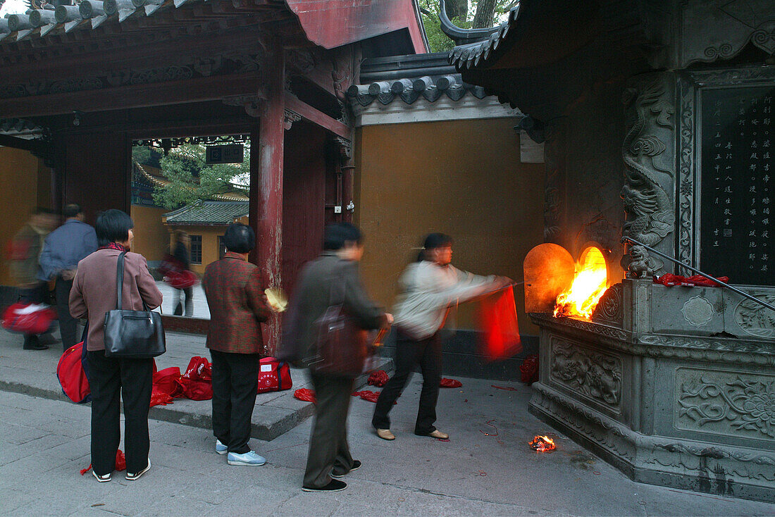 Puji Si, burning offerings, Buddhist Island of Putuo Shan near Shanghai, Zhejiang Province, East China Sea, China, Asia