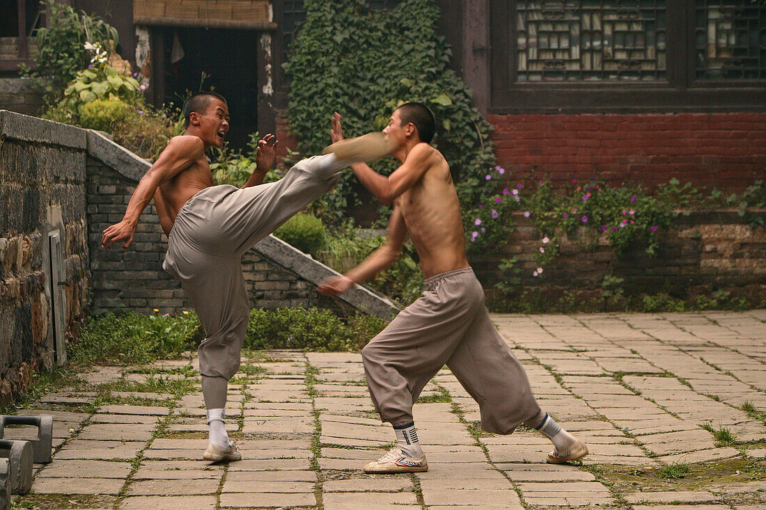 duel and training between two Shaolin monks, Shaolin Monastery, known for Shaolin boxing, Taoist Buddhist mountain, Song Shan, Henan province, China, Asia