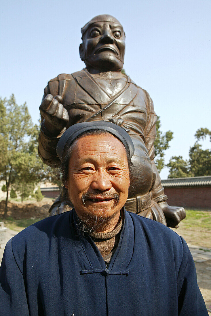 cast iron statues of guardians, Taoist Zhong Yue Temple, Taoist Buddhist mountain, Song Shan, Henan province, China, Asia