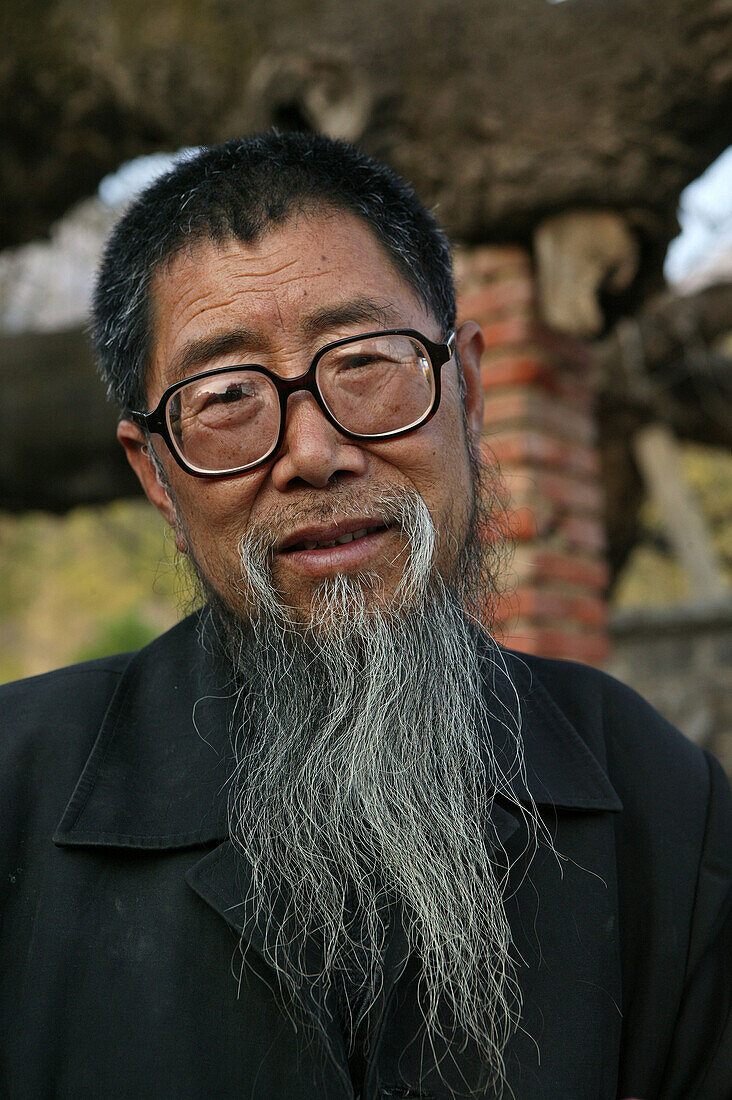 Former monk, caretaker of the Songyue Temple Pagoda near Shaolin Monastery, the oldest pagoda in China, rare with twelve sides, Taoist Buddhist mountain, Song Shan, Henan province, China