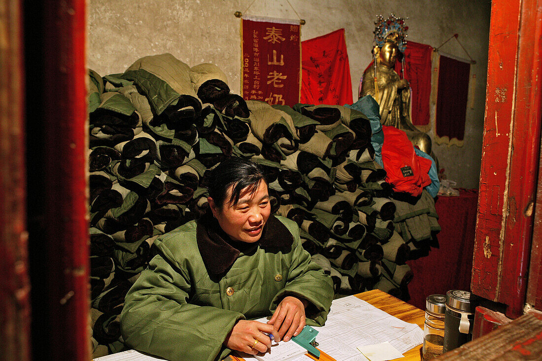 Military coats can be rented out, Southern Gate to Heaven, Mount Tai, Tai Shan, Shandong province, World Heritage, UNESCO, China