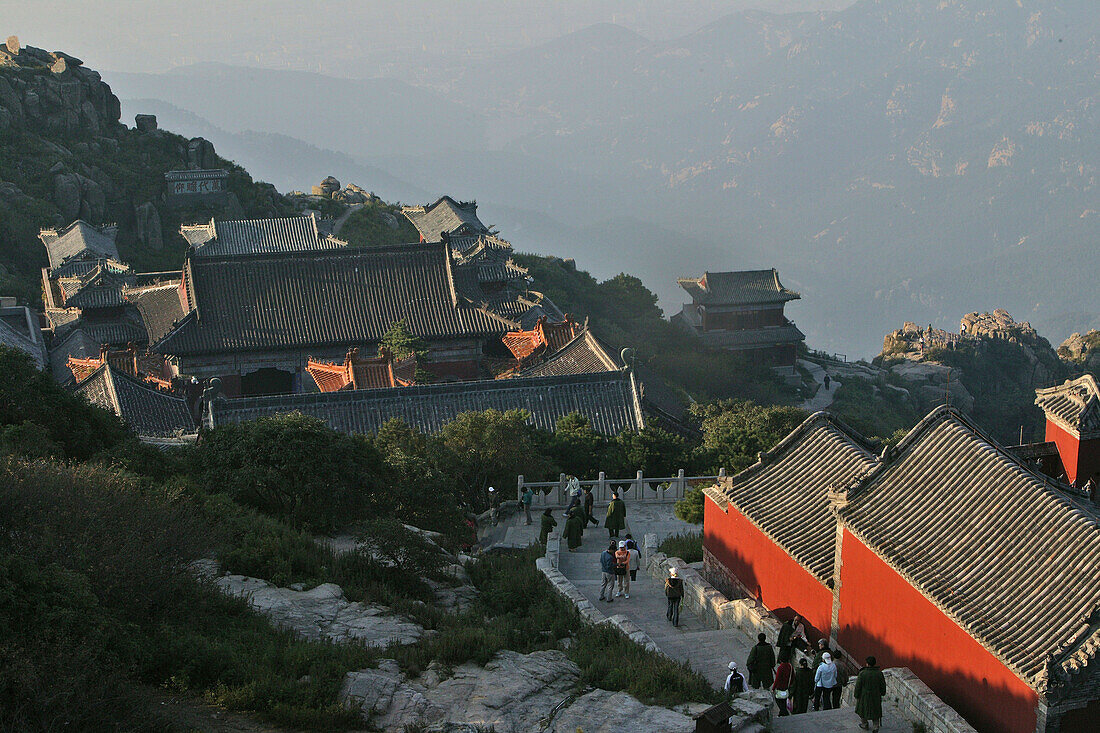 Tempel, Tai Shan,Azure Cloud Temple, Kloster der Prinzessin der Regenbogen-Dämmerung, Taishan, Provinz Shandong, Taishan, Provinz Shandong, UNESCO Weltkulturerbe, China, Asien