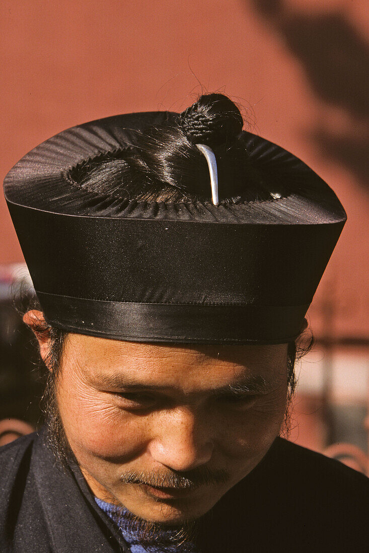 Taoist monk and his cap with opening for his long hair, Azure Cloud Temple, Tai Shan, Shandong province, Taishan, Mount Tai, World Heritage, UNESCO, China, Asia