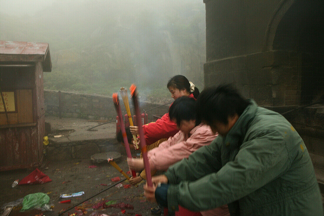 prayers and offerings, Azure Cloud Temple, Tai Shan, Shandong province, Taishan, Mount Tai, World Heritage, UNESCO, China, Asia