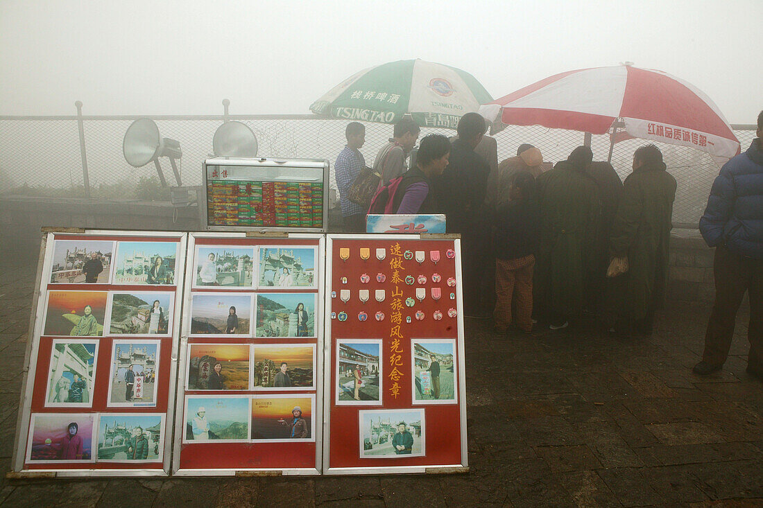 pilgrims, tourists in rain capes, entrance Bixia Si temple in fog, photographer sells photos, Tai Shan, Shandong province, Taishan, Mount Tai, World Heritage, UNESCO, China, Asia