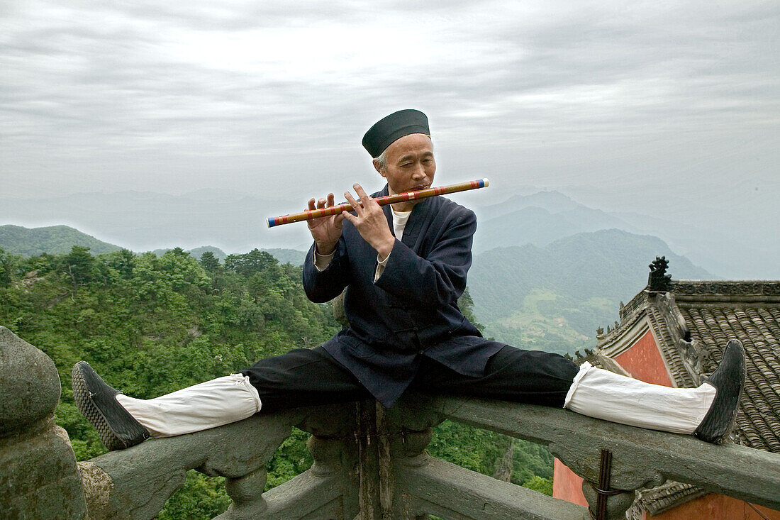 flute playing monk, music teacher, Wudang Shan, Taoist mountain, Hubei province, Wudangshan, Mount Wudang, UNESCO world cultural heritage site, birthplace of Tai chi, China, Asia