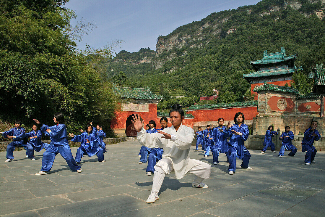 Taichi training at the Wudang School of Martial Arts, in front of the Purple Cloud Temple, Zi Xiao Gong, 1613 metres high, Mount Wudang, Wudang Shan, Taoist mountain, Hubei province, UNESCO world cultural heritage site, birthplace of Tai chi, China