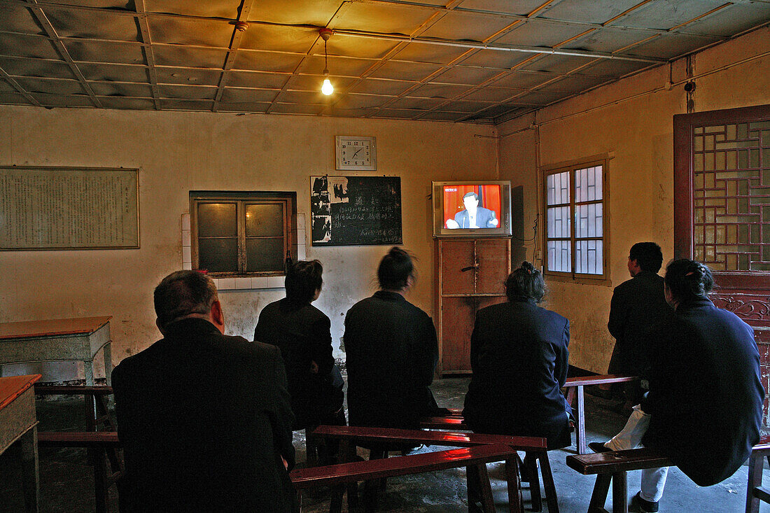 monastery dining room, watching TV, monastery village, Wudang Shan, Taoist mountain, Hubei province, Wudangshan, Mount Wudang, UNESCO world cultural heritage site, birthplace of Tai chi, China, Asia