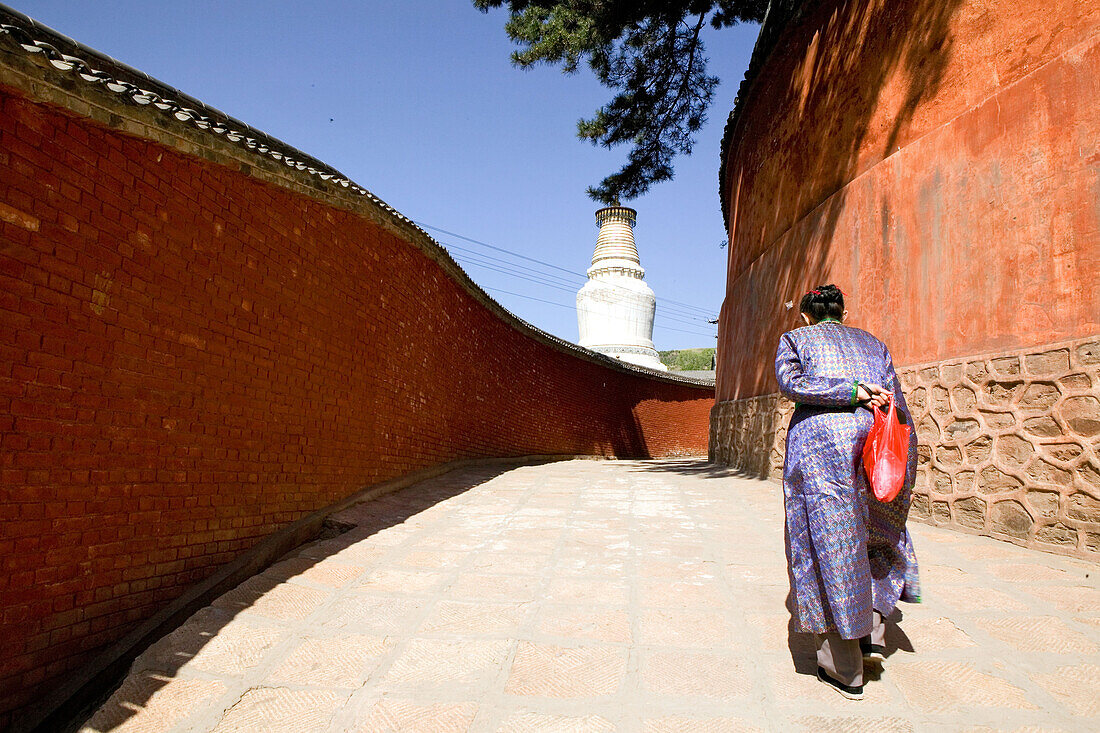 Great White Pagoda, pilgrim, walk to Pusa Ding Summit, high walls of monastery, during birthday of Wenshu, Xiantong Monastery, Wutai Shan, Five Terrace Mountain, Buddhist Centre, town of Taihuai, Shanxi province, China, Asia