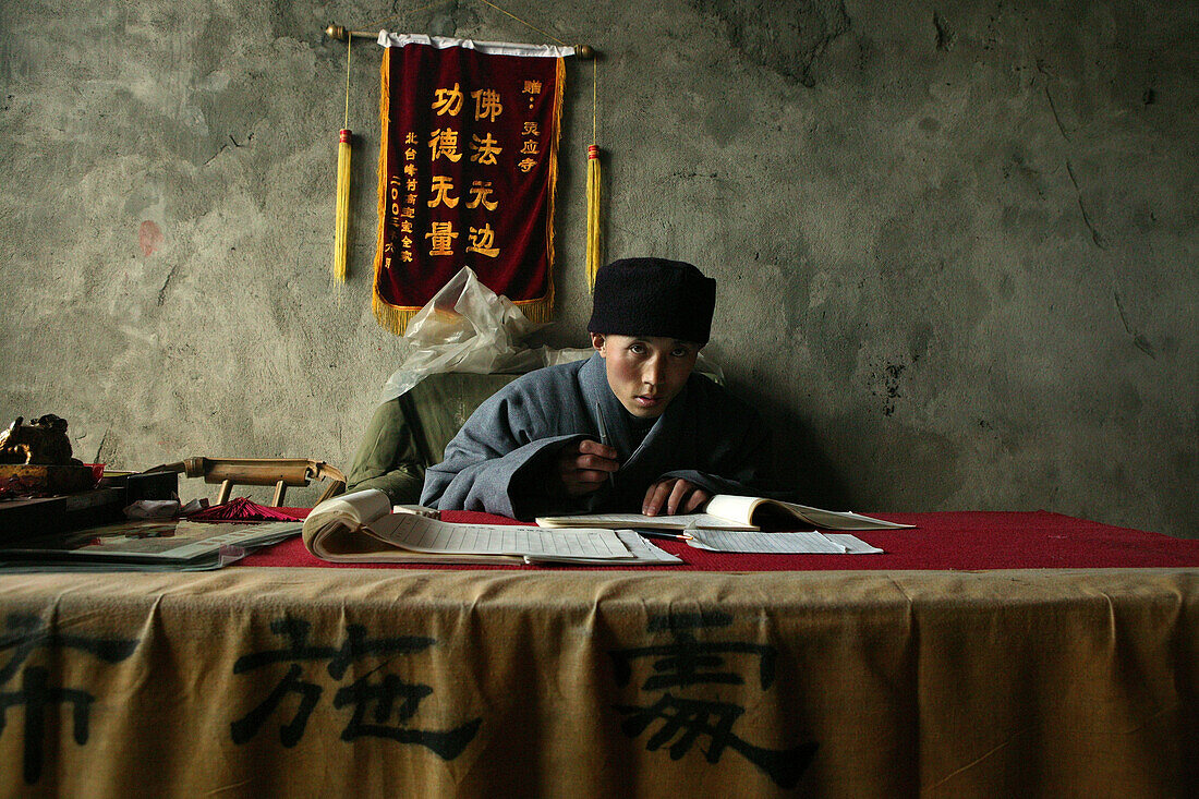 Temple guard in the summit temple, Northern Terrace, Mount Wutai Shan, Five Terrace Mountain, Buddhist Centre, town of Taihuai, Shanxi province, China